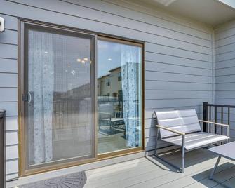 Frederick Townhome with Balcony, Close to Parks! - Frederick - Balcony