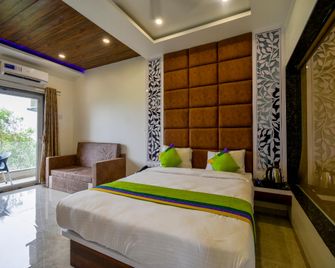 Treebo Prince Palace With Swimming Pool - Mahabaleshwar - Κρεβατοκάμαρα