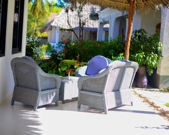 Manolo Beach Resort - Uroa - Patio