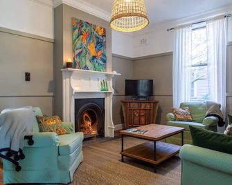 Bantam Cottage-Bronze Winner Stayz Holiday Home Awards - Berry - Wohnzimmer