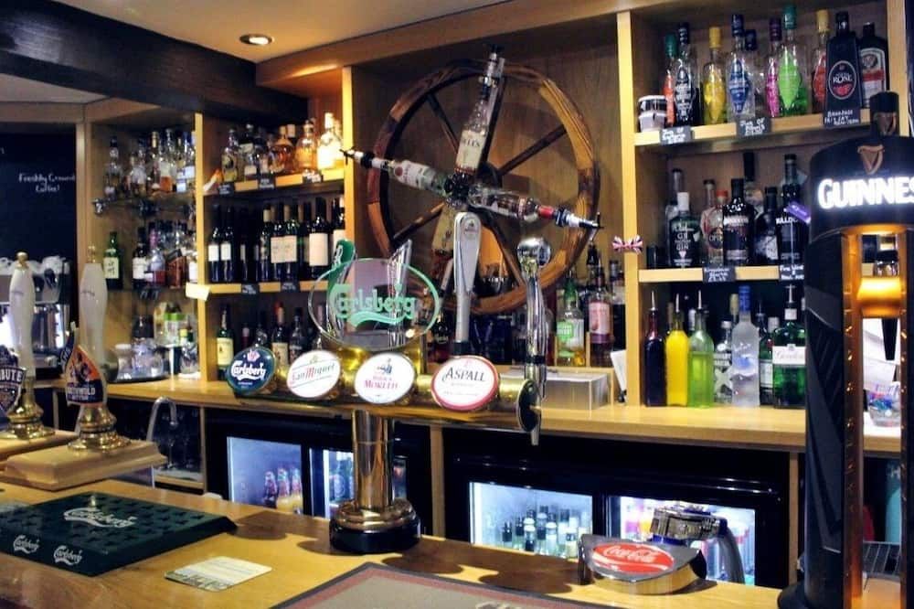 The Rose and Crown - ת'ורפ-לה-סוקן - בר