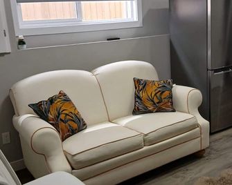 Esplendido suites, perfect for couples, friends and travellers seeking pleasure - Saskatoon - Living room