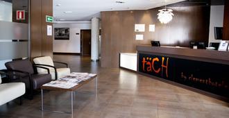 Hotel Tach Madrid Airport - Madrid - Front desk