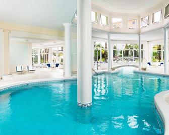 伊羅奇內希斯公寓酒店 - 阿巴諾泰爾梅 - 阿巴諾泰爾梅 - 游泳池