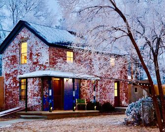Amazing Historic 1800s Carriage House - Raton - Gebäude