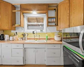 2br Pet-Friendly Home # Rv Free - Ontario - Kitchen
