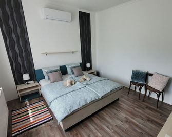 Sleeps 18 - Lakeview - House - Vonyarcvashegy - Vonyarcvashegy