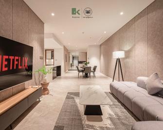The Metropole Opera Residence by Kaystay - Ho Chi Minh City - Living room