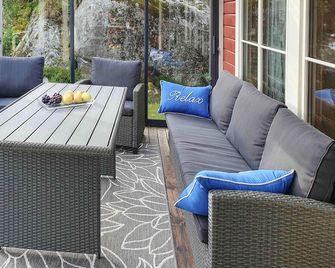 Stunning Home In Farsund With Wifi - Farsund - Patio
