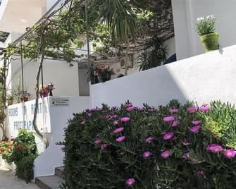 Protopapas Rooms - Loutro