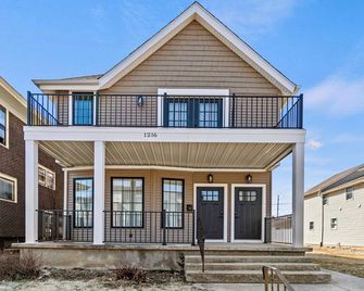 Fairfield Ave #2- Upstairs Unit - Fort Wayne - Building