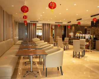 Orchardz Hotel Industri - Yakarta - Restaurante