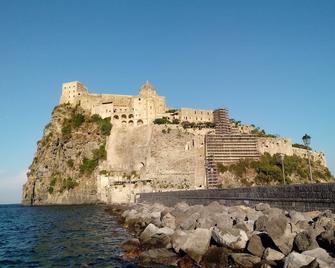 Relax In The Green Near The Sea And From The Center Of Forio - Forio - Building