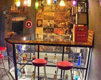 Sanya Traveler Youth Hostel (Dadonghai Branch) - Sanya - Bar