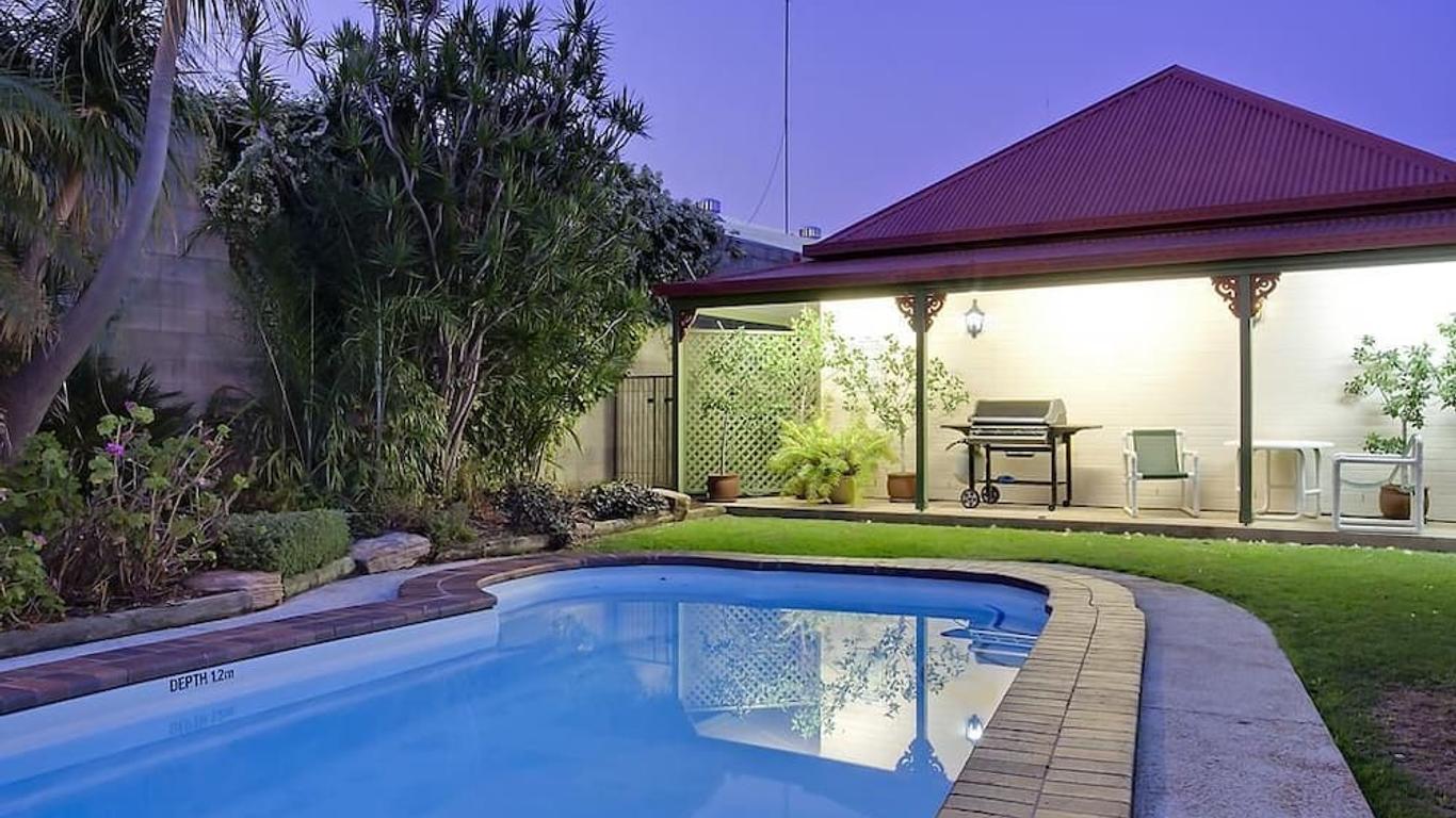 بيونير موتل