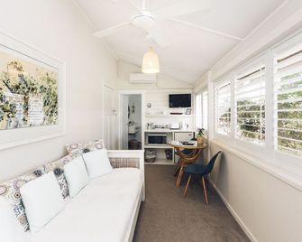 بارباراز جيستهاوس - بيرون باي - غرفة معيشة