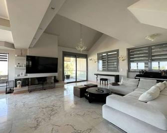 Glyfada 4bdr Penthouse Gia - 雅典 - 客廳