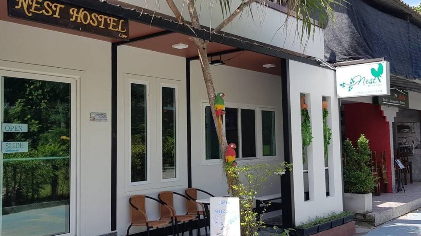 เนสท์ โฮสเทล หลีเป๊ะ