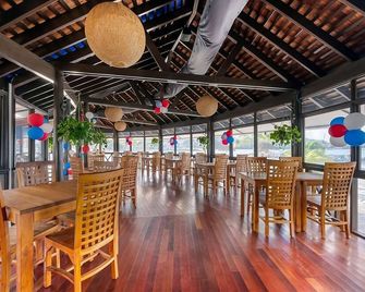 Gorgeous Direct Beach Access 2 King Bedrooms Ground Floor - Philipsburg - Restaurant