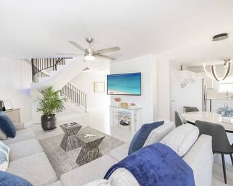Spotless, Well-Stocked Getaway on 7-Mile Beach, Steps from Camana Bay - George Town - Living room