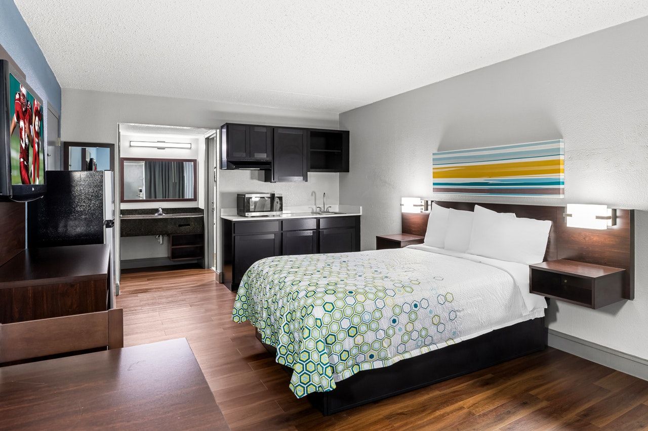 HomeTowne Studios by Red Roof Richmond - Airport Sandston - Sandston - Habitació