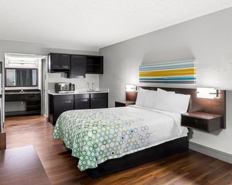 HomeTowne Studios by Red Roof Richmond - Airport Sandston - סנדסטון - חדר שינה