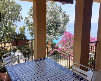 Apartment in detached villa with sea view and air conditioning - Zambrone - Balcone