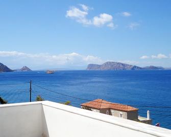 Vlichos Studio Apartment - Hydra - Balkon