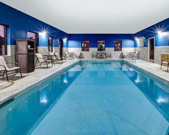 Hampton Inn & Suites Cleveland-Airport/Middleburg Heights - Middleburg Heights - Svømmebasseng