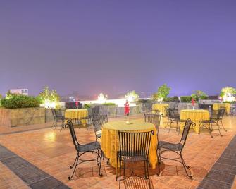 Hotel Chanakya - Patna - Patio