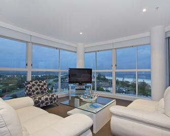 Kirra Surf Apartments - Coolangatta - Olohuone