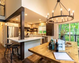 The Ravine In Calabogie - Luxury Chalet - Calabogie - Kitchen