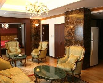 Juwangsan Spa Tourist Hotel - Cheongsong - Living room