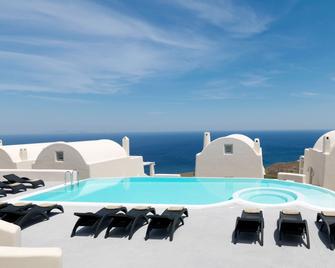 Dome Santorini Resort - פירה - בריכה