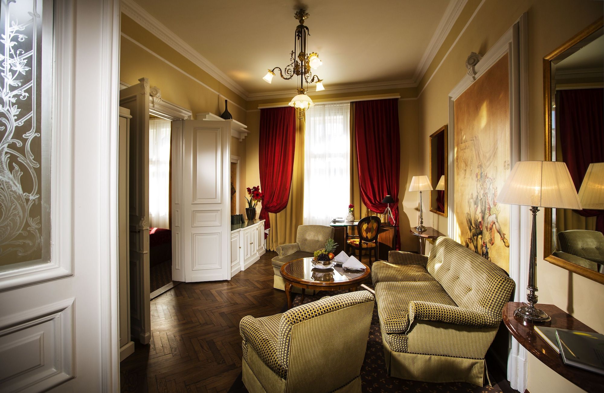 Living room view of Hotel Bristol Salzburg