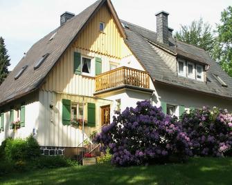 Gemütliche Ferienwohnung (55qm) in Bad Steben - Bad Steben - Gebäude