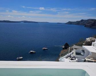 Phaos Oia Suites - Oia - Piscina