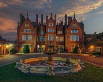 دونستن هول هوتل، سبا آند جولف ريزورت - نورويتش - مبنى