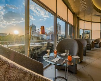 فندق راديسون بلو غوتشراين، ساندتون جوهنزبورغ - جوهانسبرغ - مطعم