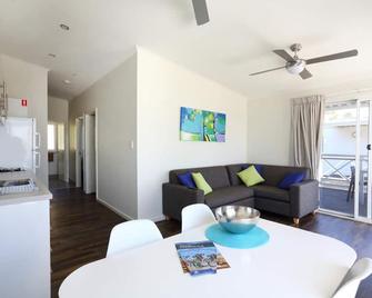 Brighton Beachfront Holiday Park Adelaide - Brighton - Dining room