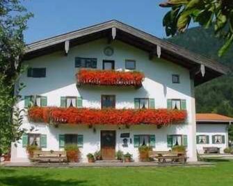 Vacation apartment 2, up to 5 persons, 65 sqm, 2 separate bedrooms - Schleching - Edificio