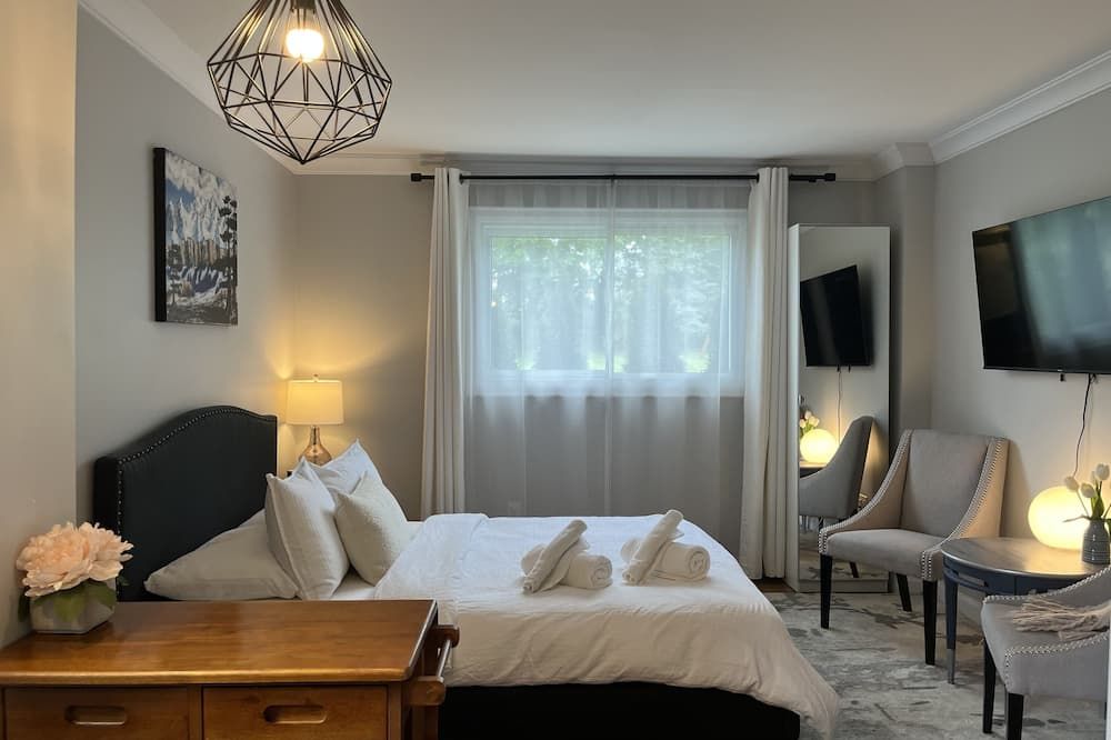 Stylish Main Level Suite with Separate Entrance, Private Patio and 2 Car Parking - Aurora