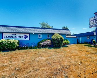 Retro beach room near downtown with fast WiFI - walk to shops & eateries - Bandon - Edificio