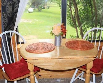 Parkers Hideaway on the White River/Sycamore Cabin - Eureka Springs - Dining room