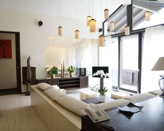 Hotel Alpenhof Bayrischzell - Bayrischzell - Wohnzimmer