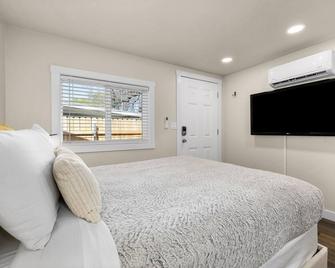 Eagle Nest Retreat - Modern Studio in Eagle - Eagle - Bedroom