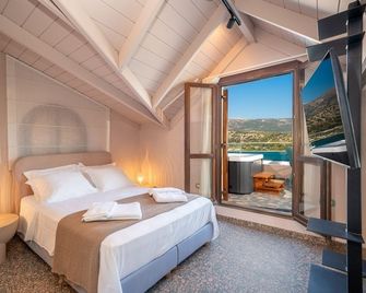Pink Panther Maisonette Suite - Argostoli - Habitación