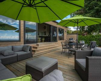 Modern Cottage on the Lake - Amazing Views! - Port Dover - Patio