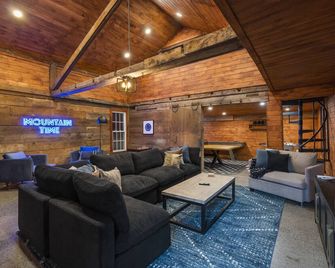 The Hensonville Honeypot - Hottub, Movie Theatre & Mountain Bikes! - Hensonville - Lounge