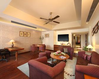 Maurya Patna Hotel - Patna - Living room